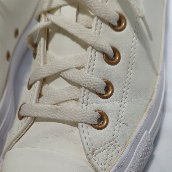 Converse Women's Off-White Sneakers with Gold Accents Size 10... Beautiful!!! - Picture 8 of 15